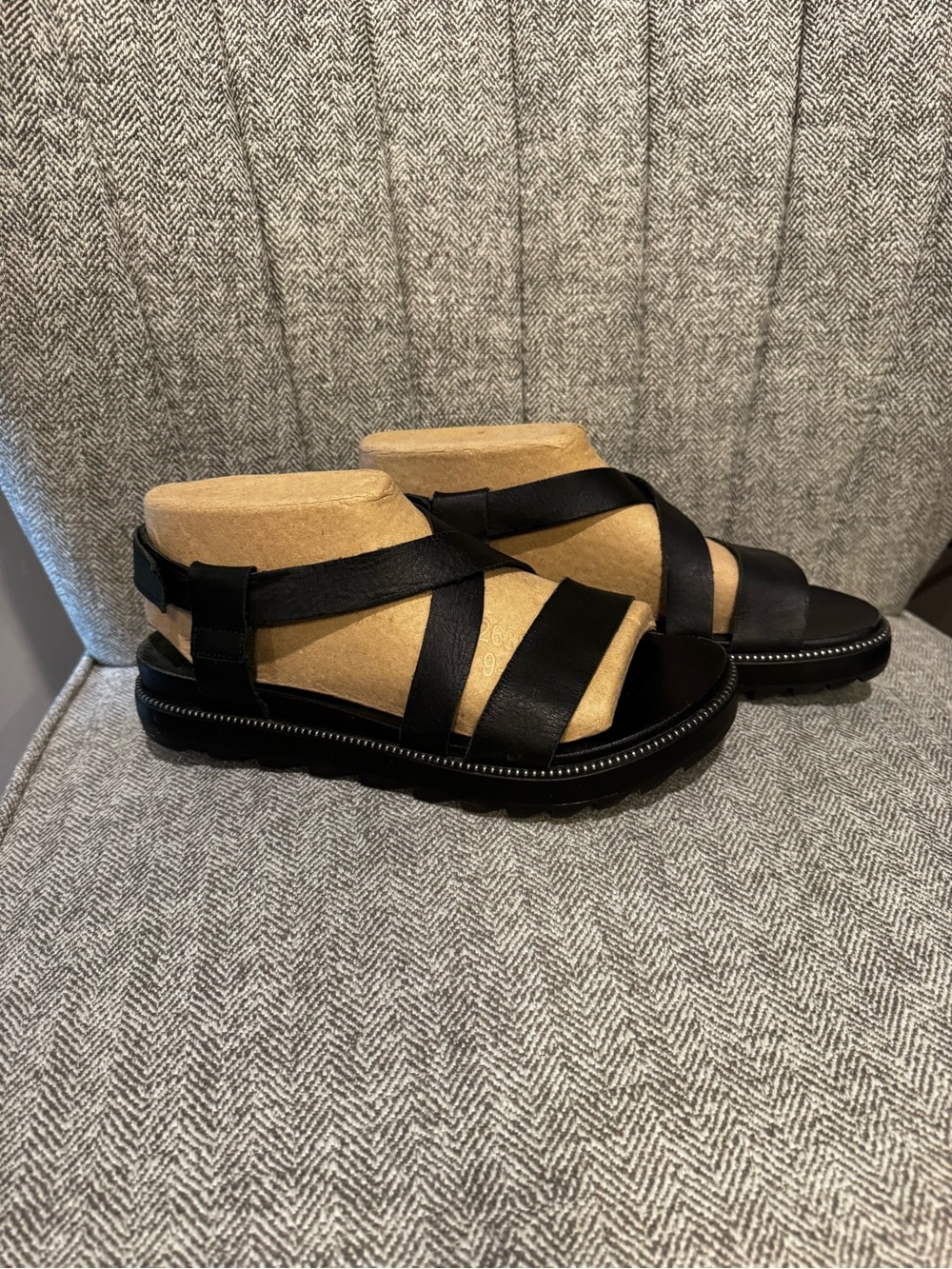 Sorel Roaming cross cross leather sandal